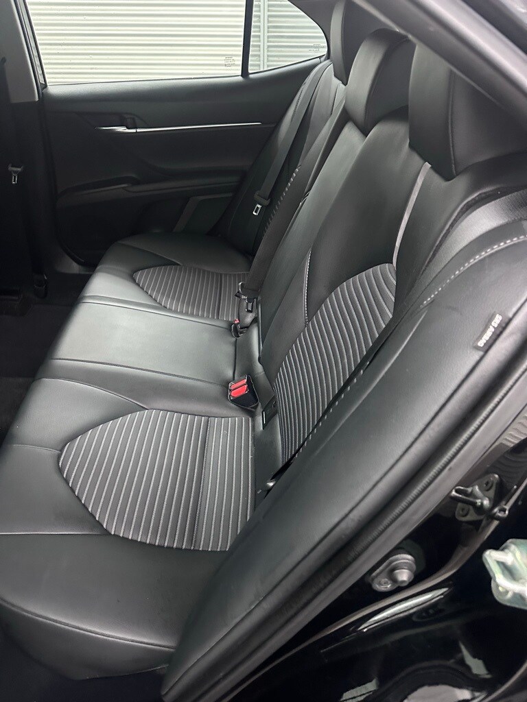 2021 Toyota Camry SE photo 3