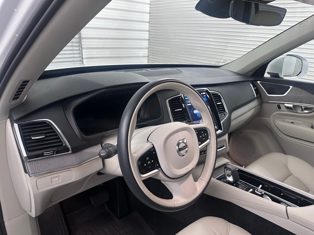 2025 Volvo XC90 Plus photo 4
