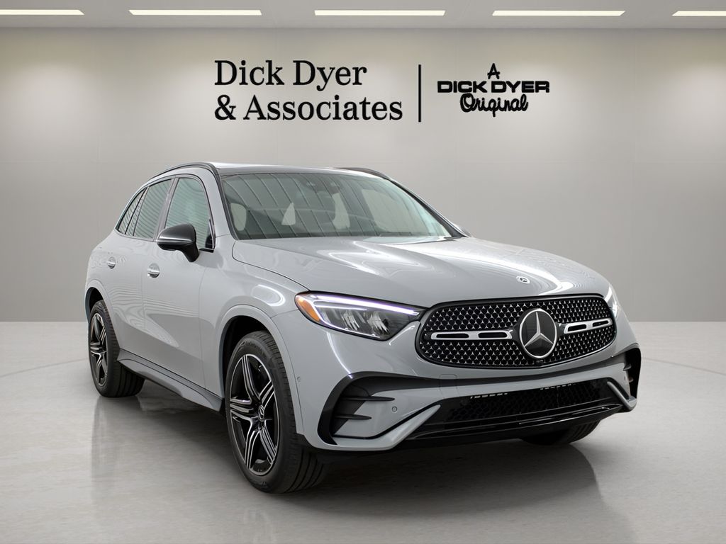 2026 Mercedes-Benz GLC GLC 300's photo