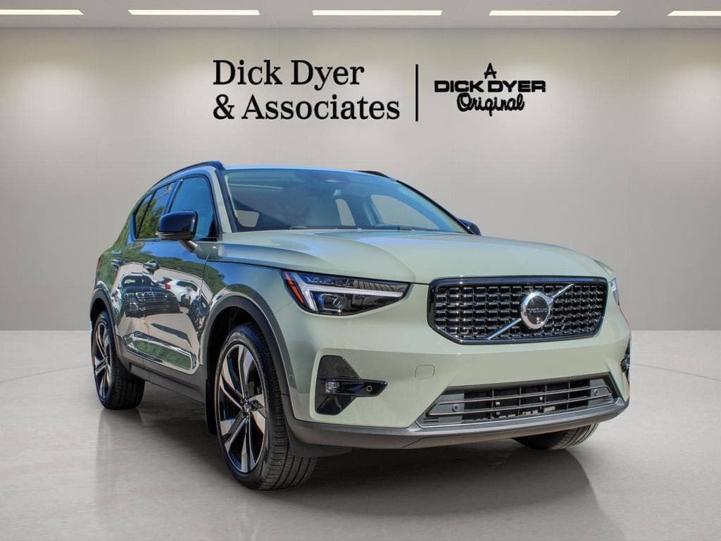 2025 Volvo XC40