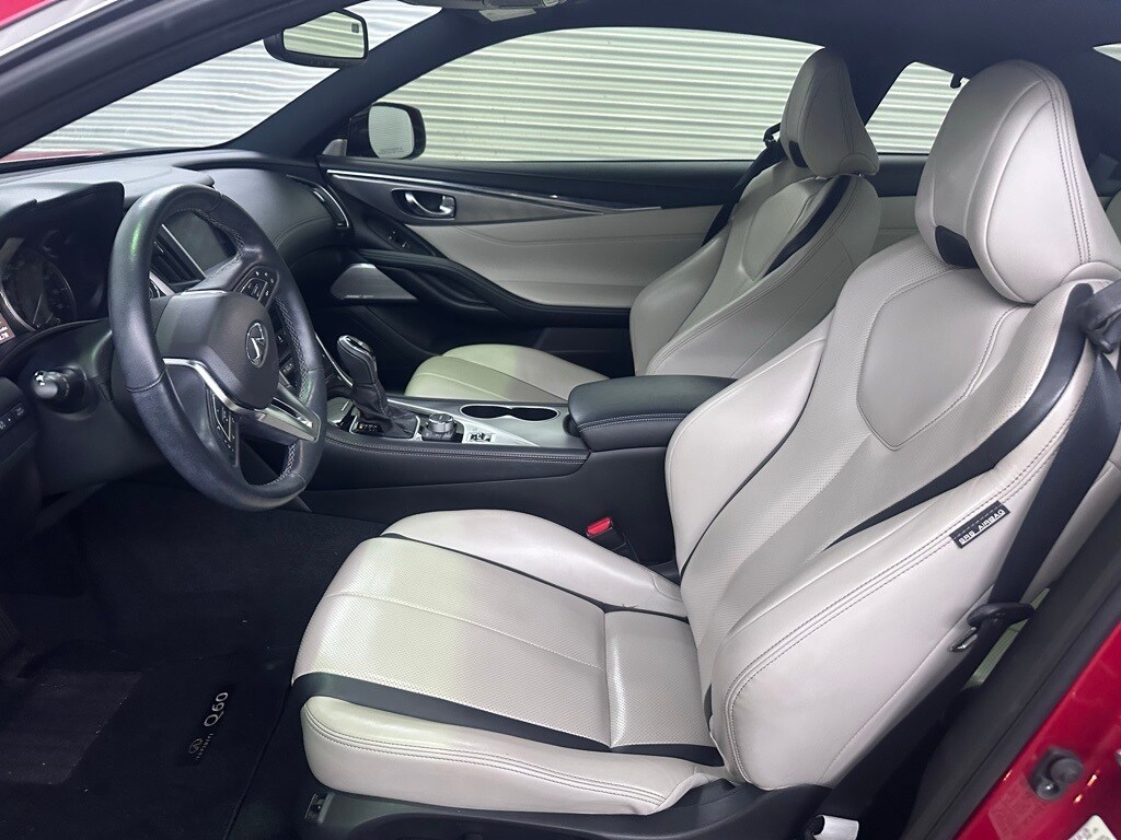2022 Infiniti Q60 Luxe photo 3