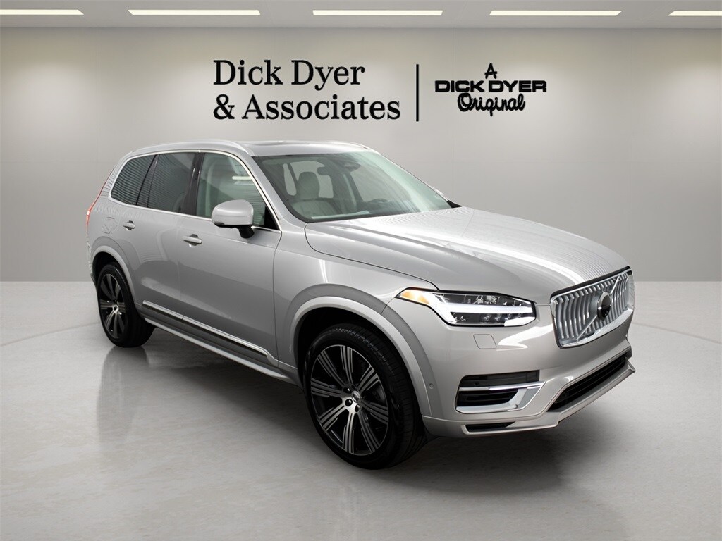 2025 Volvo XC90 Plus's photo
