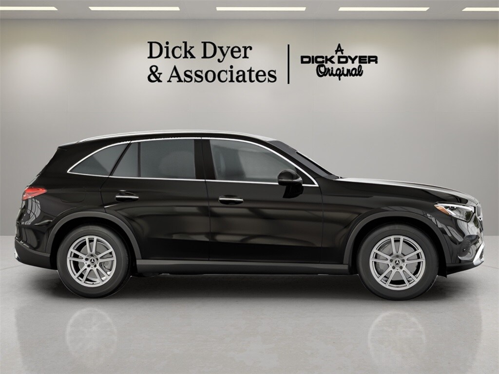 2025 Mercedes Benz GLC 300 photo 3