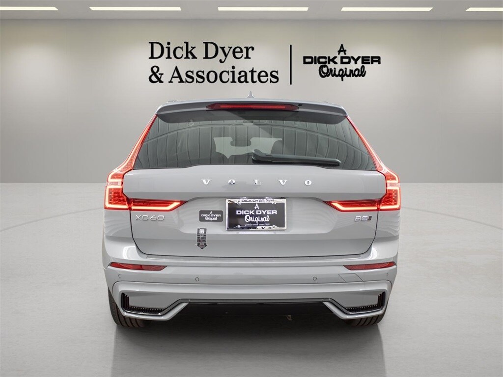 2025 Volvo XC60 B5 Plus photo 2