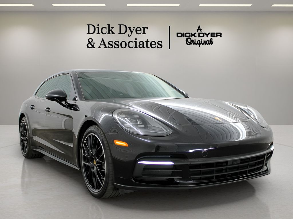 2020 Porsche Panamera 4 Sport Turismo's photo