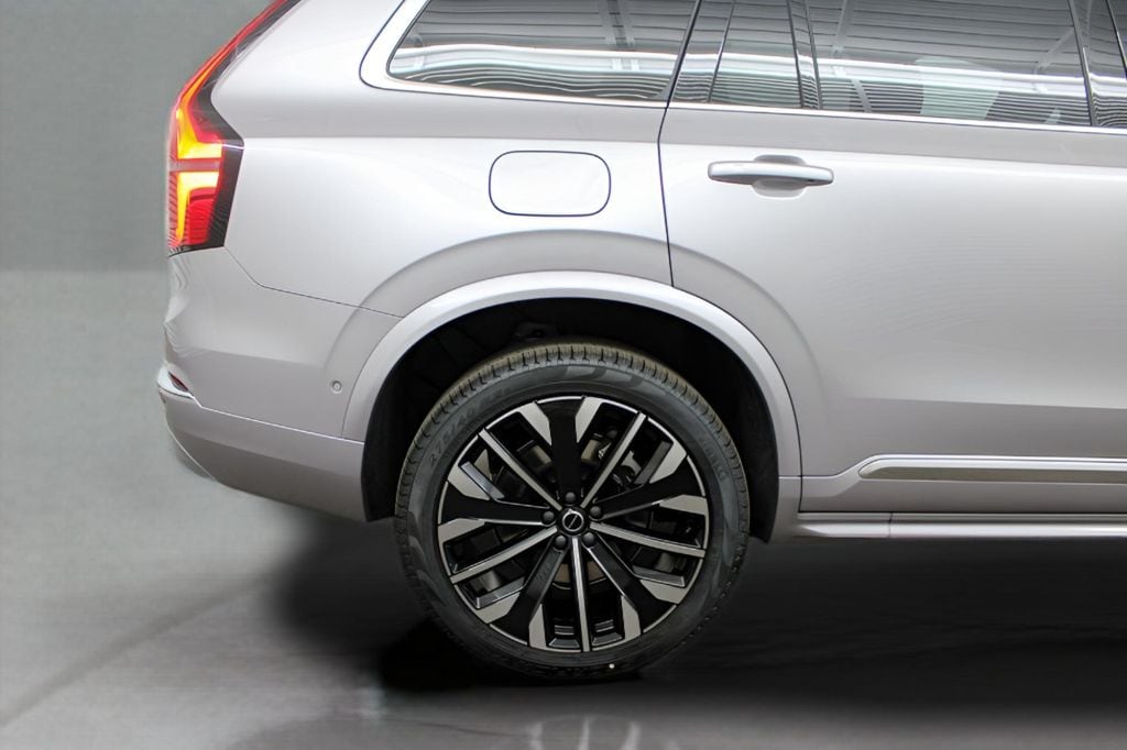 2026 Volvo XC90 Plus - Photo 35