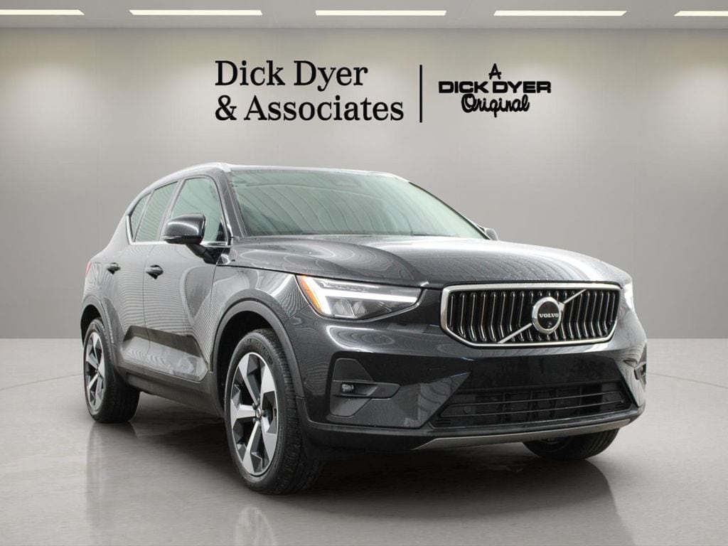 2024 Volvo XC40 SUV 