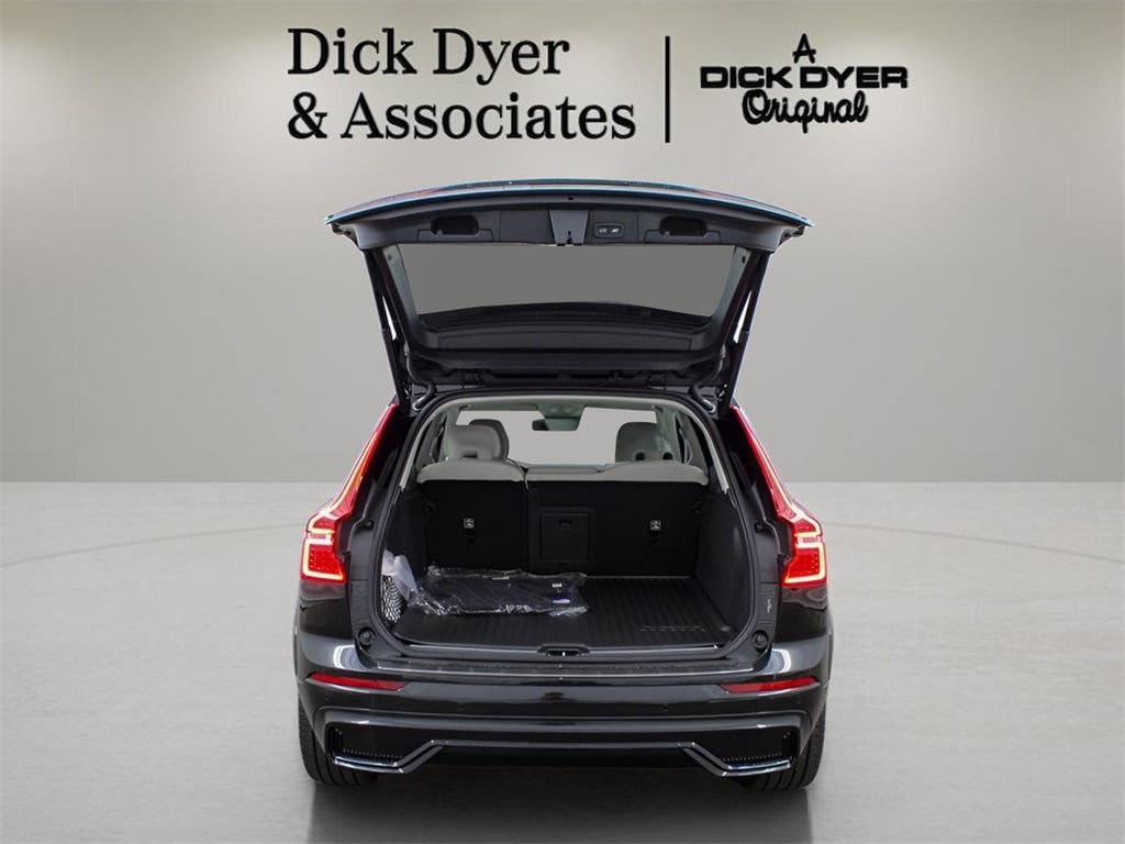 New 2025 Volvo XC60 B5 Ultra SUV