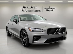 2023 Volvo S60 B5 FWD Core Dark Sedan
