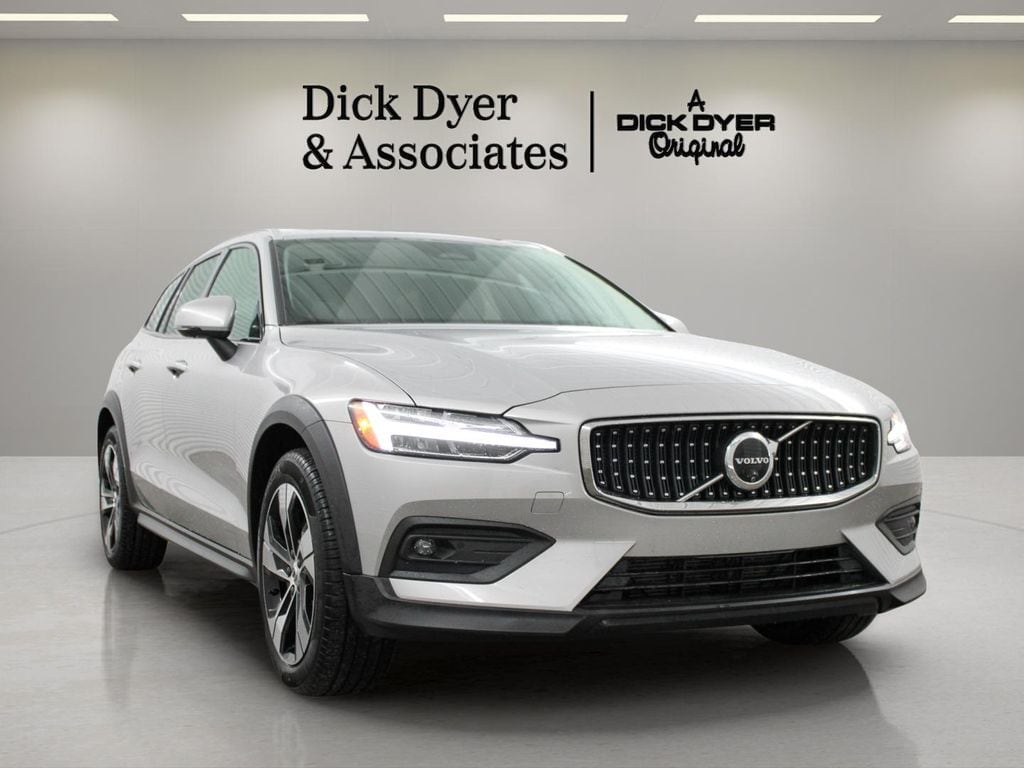 2025 Volvo V60 Cross Country