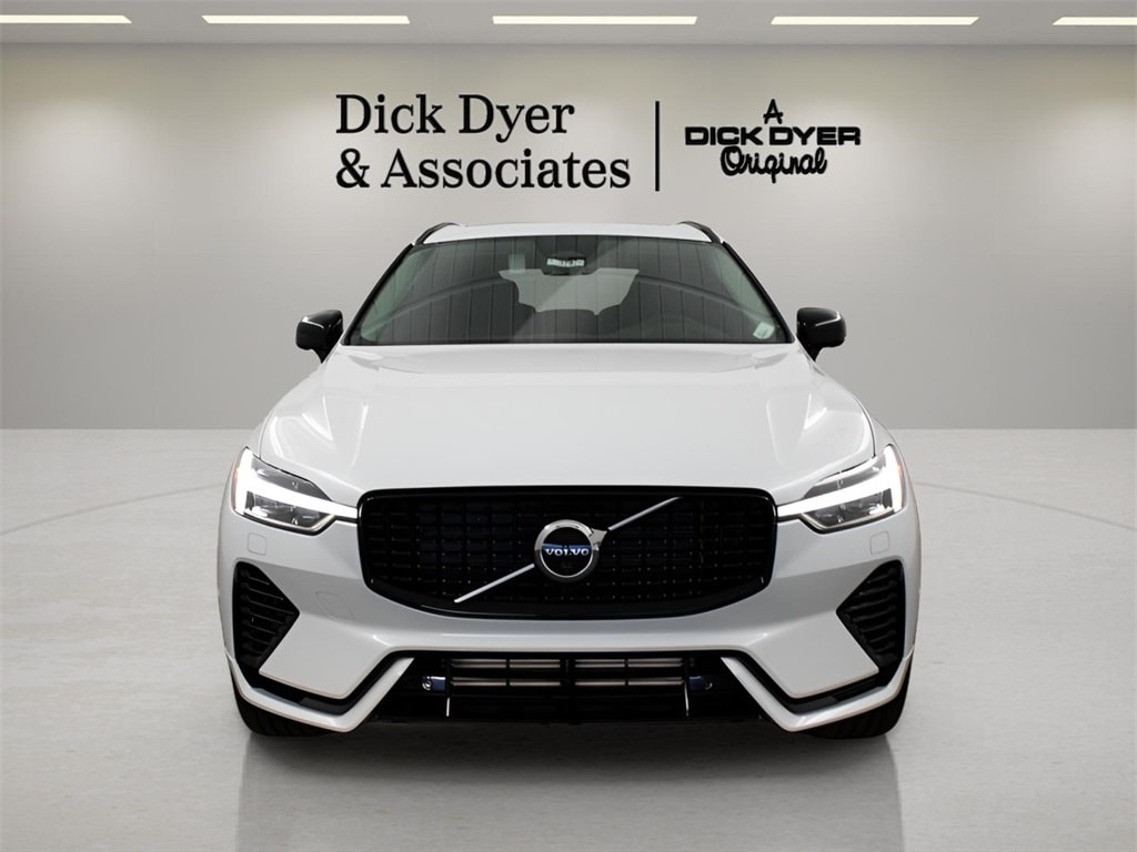 New 2025 Volvo XC60 plug-in hybrid T8 Plus SUV