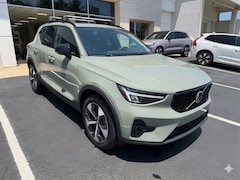 2025 Volvo XC40 B5 Plus Dark Theme SUV