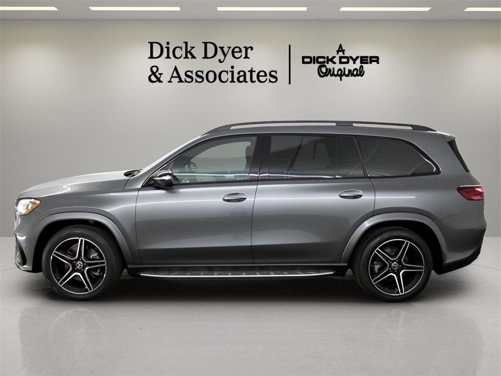 2024 Mercedes Benz GLS 450 4MATIC photo 4