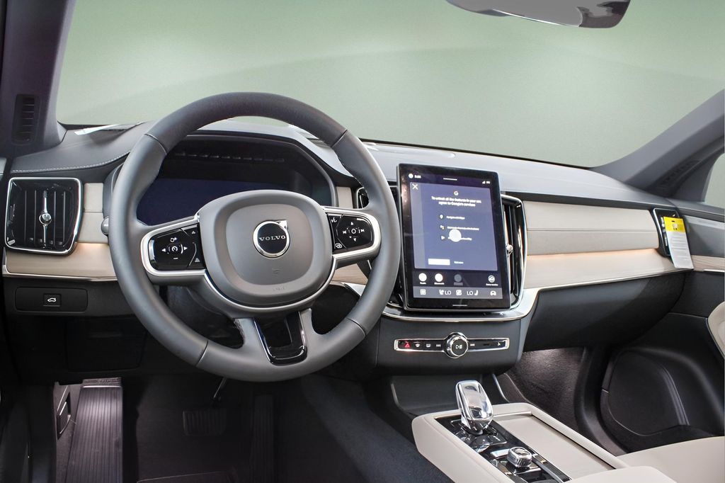 2026 Volvo XC90 Plus - Photo 13