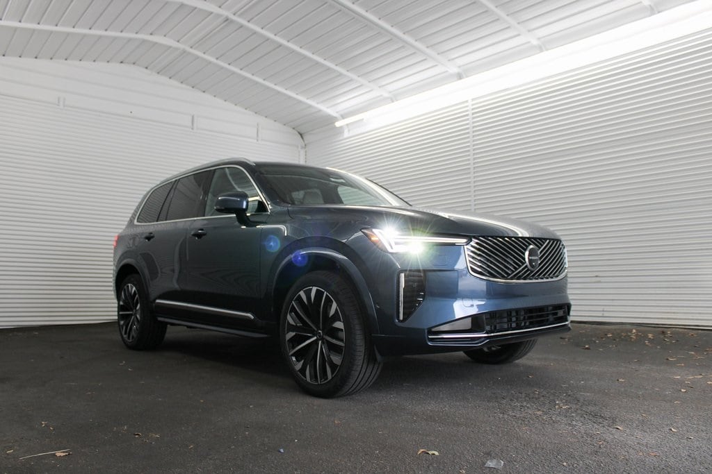 2026 Volvo XC90 Plus's photo