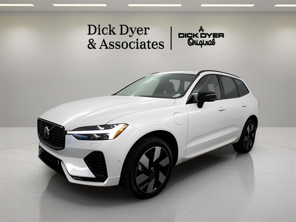 2025 Volvo XC60 Hybrid T8 Plus photo 2