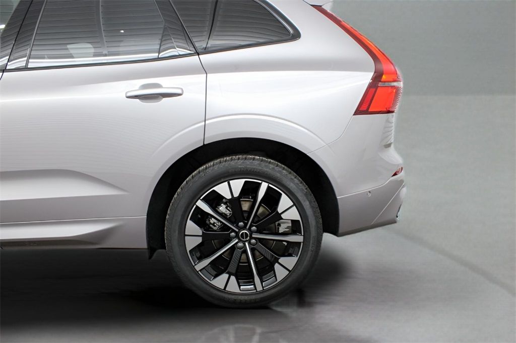 2026 Volvo XC60 Plus - Photo 33