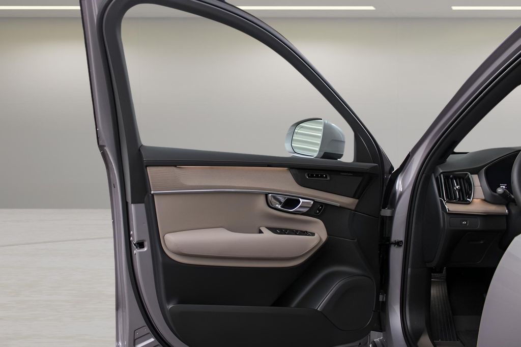 2026 Volvo XC90 Plus - Photo 29