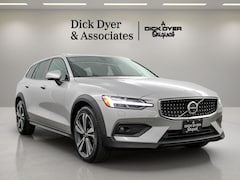 2025 Volvo V60 Cross Country B5 Plus Wagon