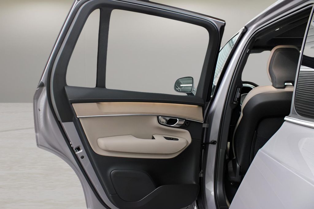 2026 Volvo XC90 Plus - Photo 29