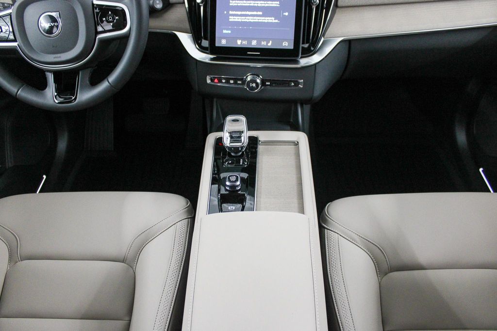 2026 Volvo XC90 Plus - Photo 22
