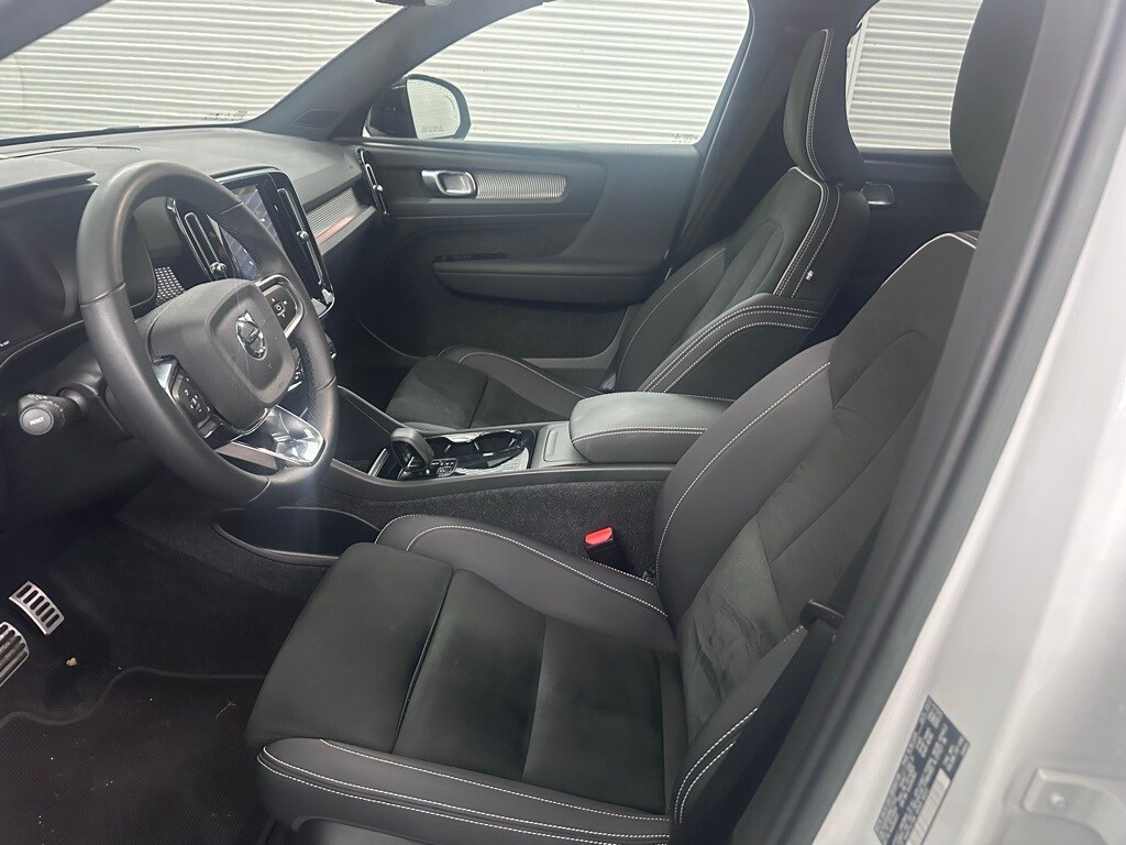 2022 Volvo XC40 Recharge Twin Plus photo 2