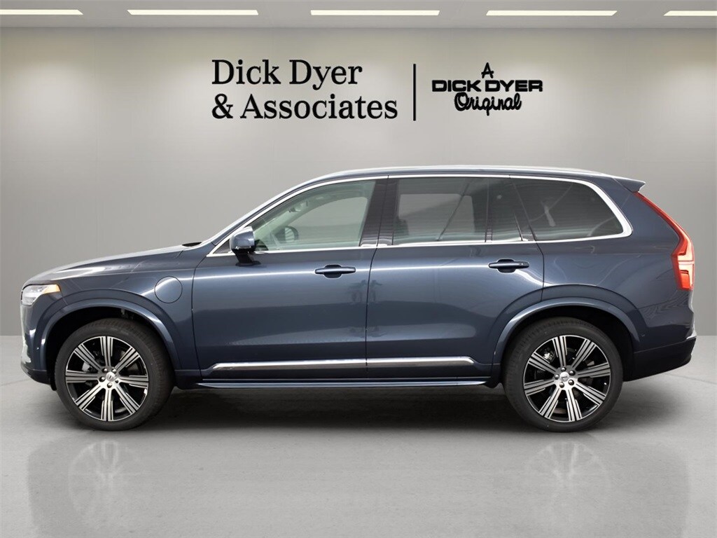 2025 Volvo XC90 T8 Plus photo 3
