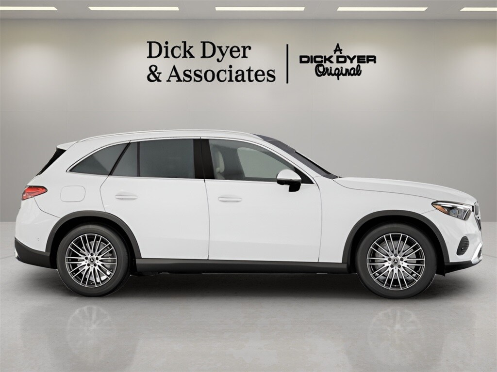 2025 Mercedes Benz GLC 300 photo 4