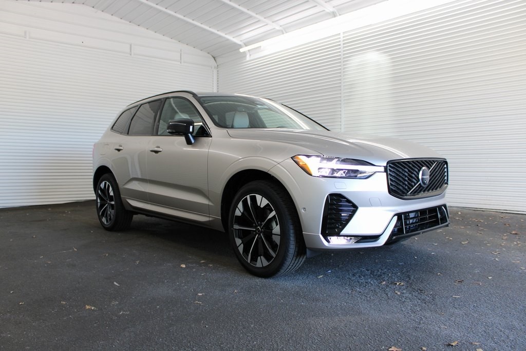 2026 Volvo XC60 Plus's photo