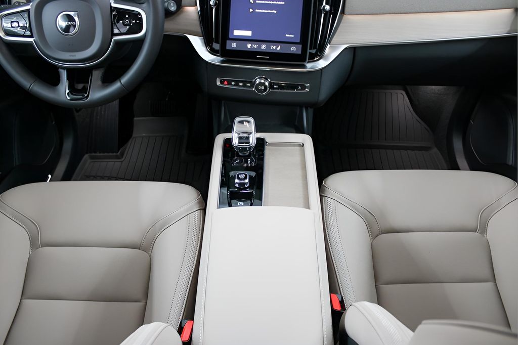 2026 Volvo XC90 Plus - Photo 16