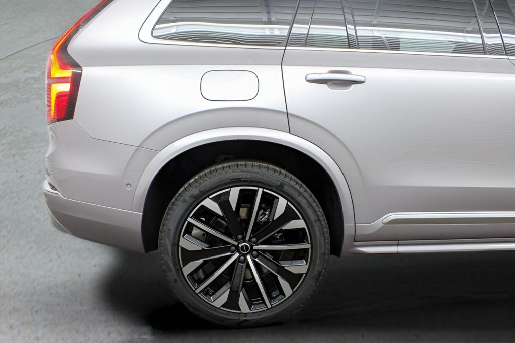 2026 Volvo XC90 Plus - Photo 34