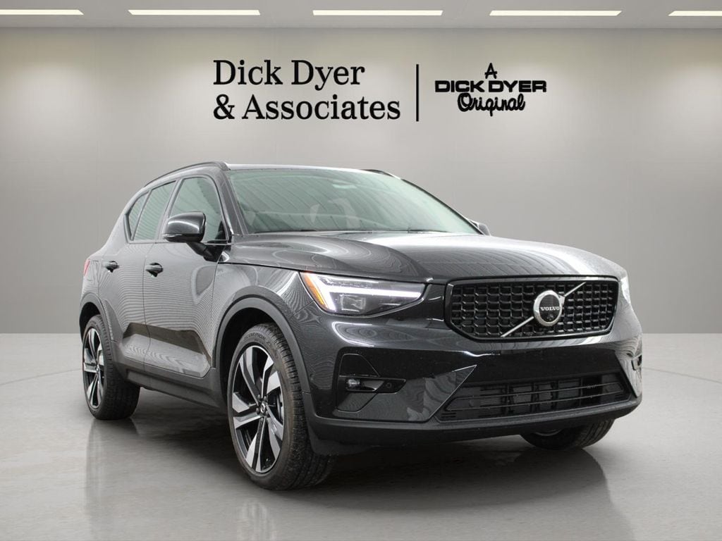 2026 Volvo XC40 SUV 