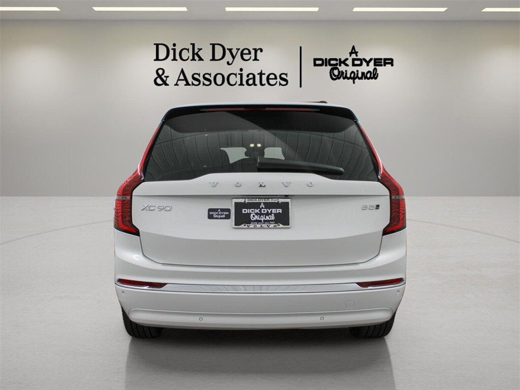 2026 Volvo XC90 B5 photo 3