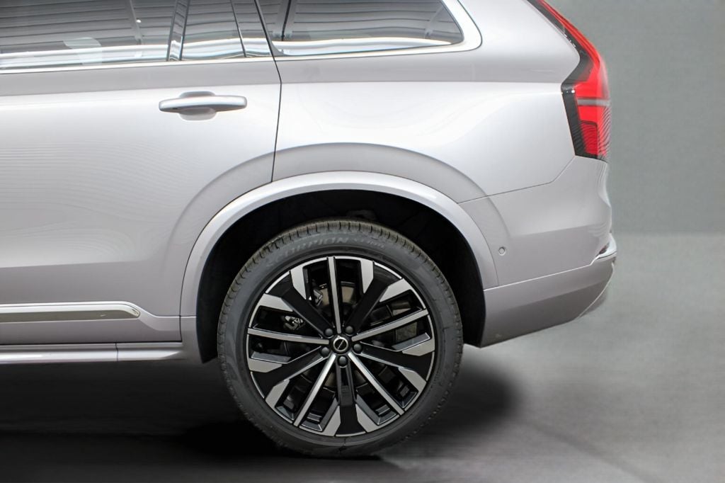 2026 Volvo XC90 Plus - Photo 33