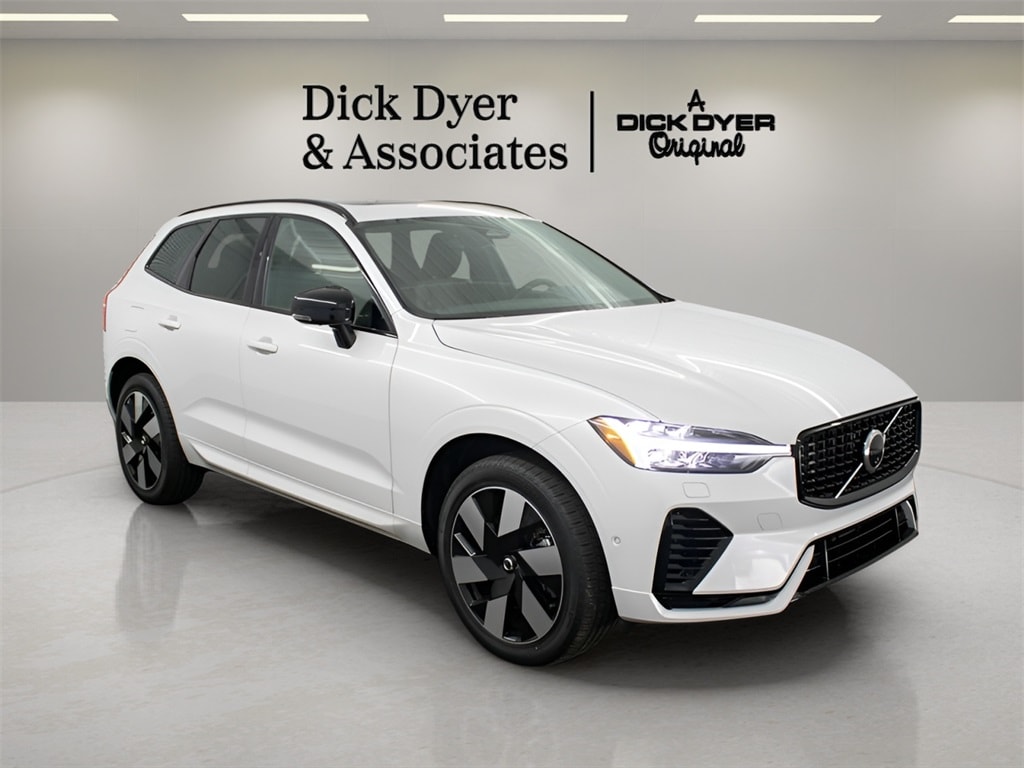 2024 Volvo XC60 Plus's photo