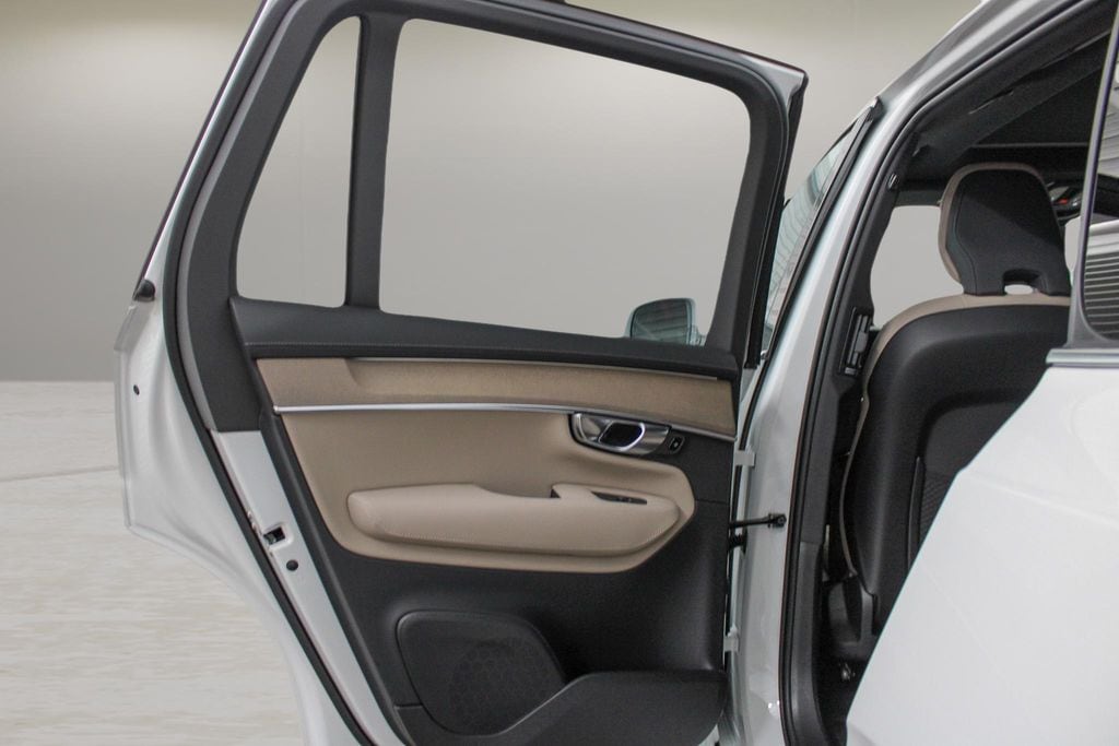 2026 Volvo XC90 Plus - Photo 26