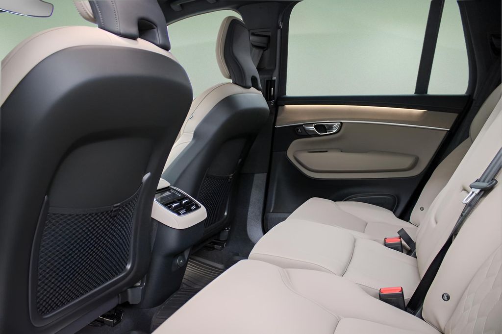 2026 Volvo XC90 Plus - Photo 12