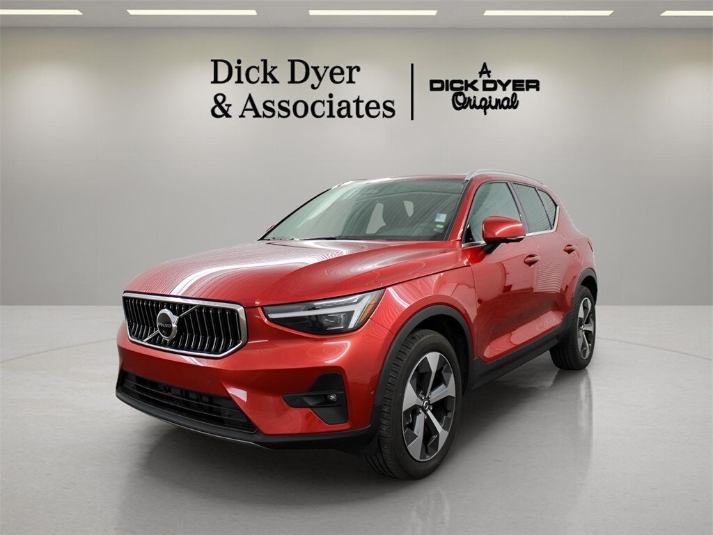 2024 Volvo XC40 Plus photo 2