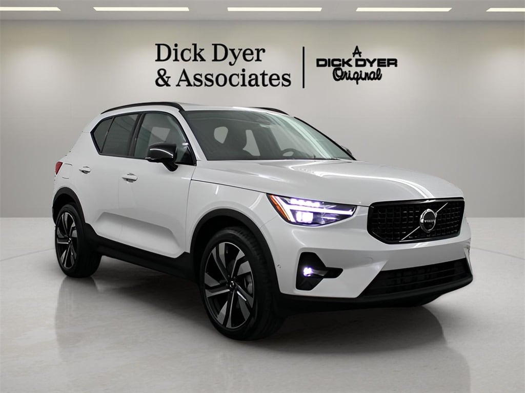 2025 Volvo XC40