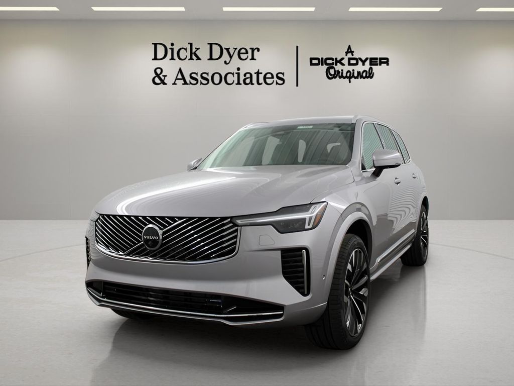 2026 Volvo XC90 Plus - Photo 7