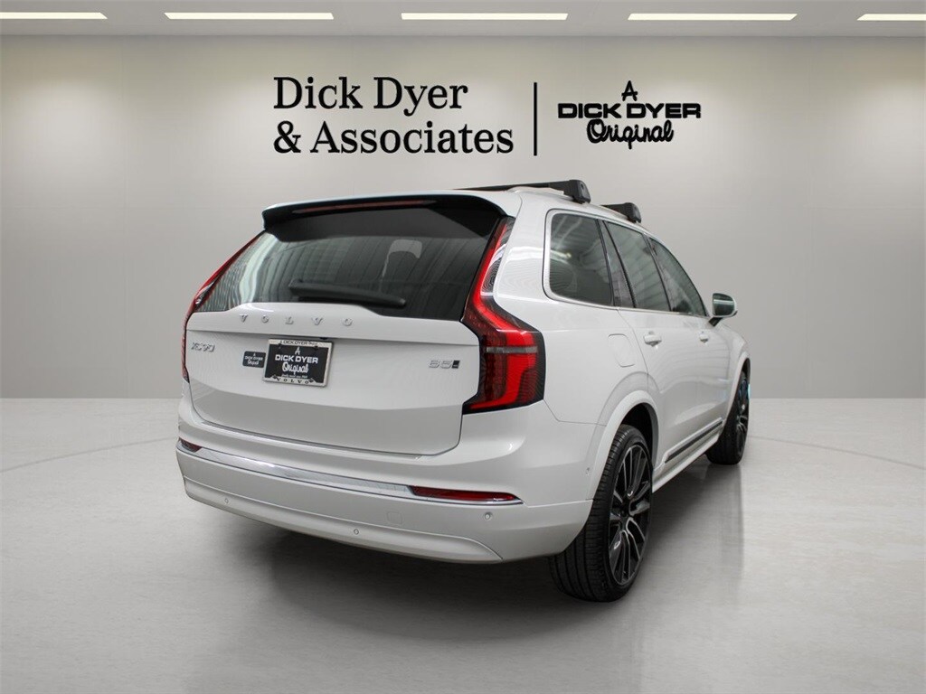 2026 Volvo XC90 B5 photo 2