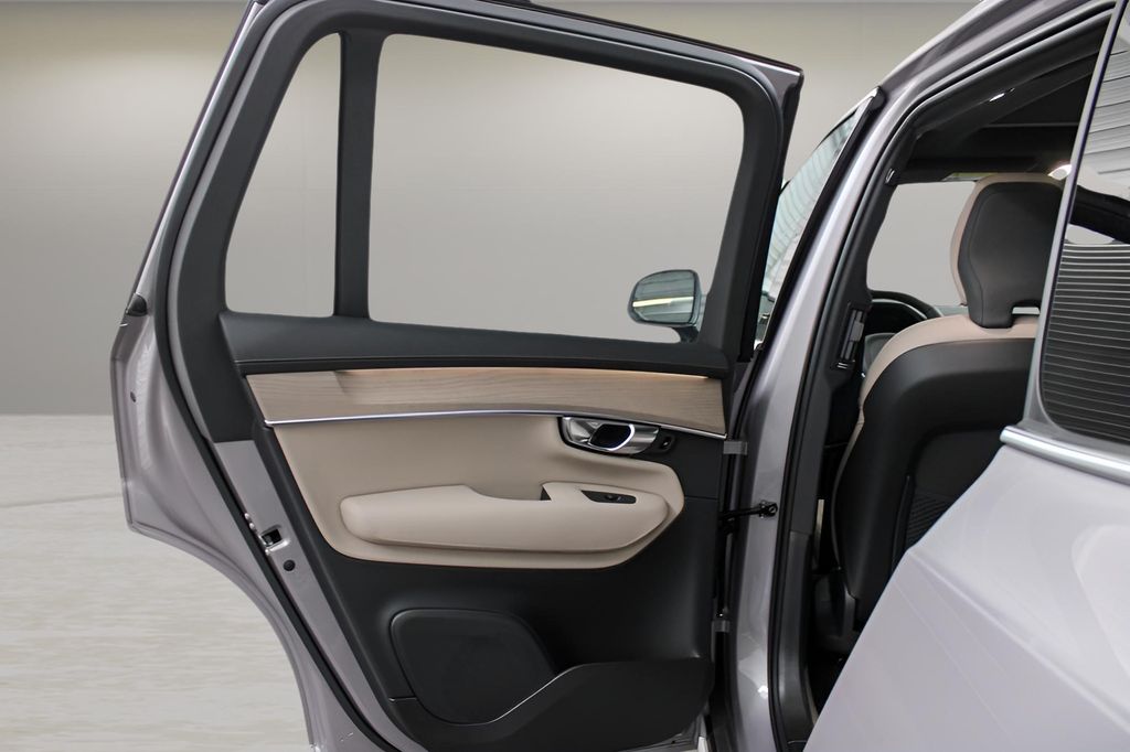 2026 Volvo XC90 Plus - Photo 30