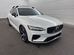 2023 Volvo S60 Recharge Plug-In Hybrid Plus Dark Sedan