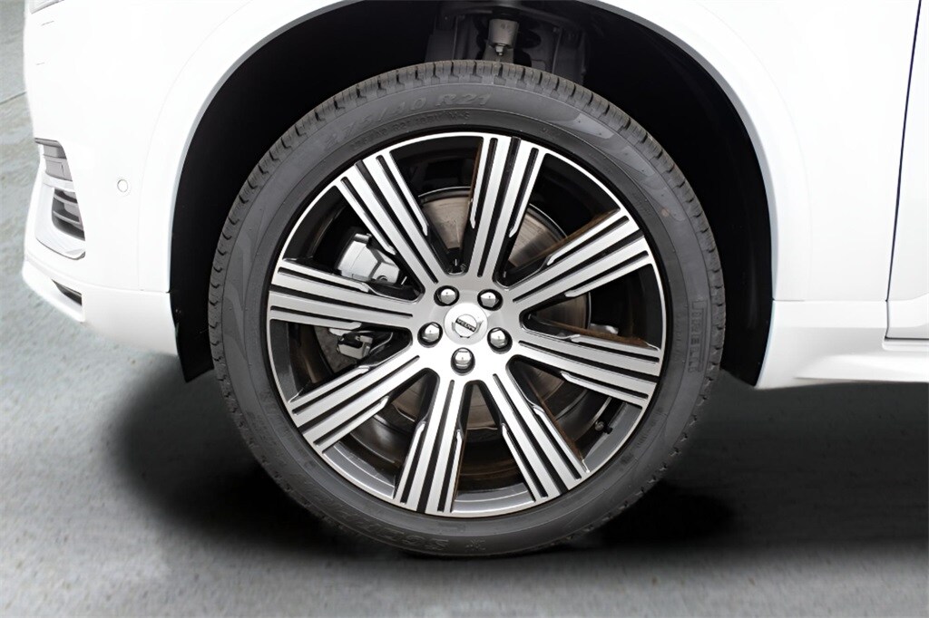 2025 Volvo XC90 T8 Plus photo 3