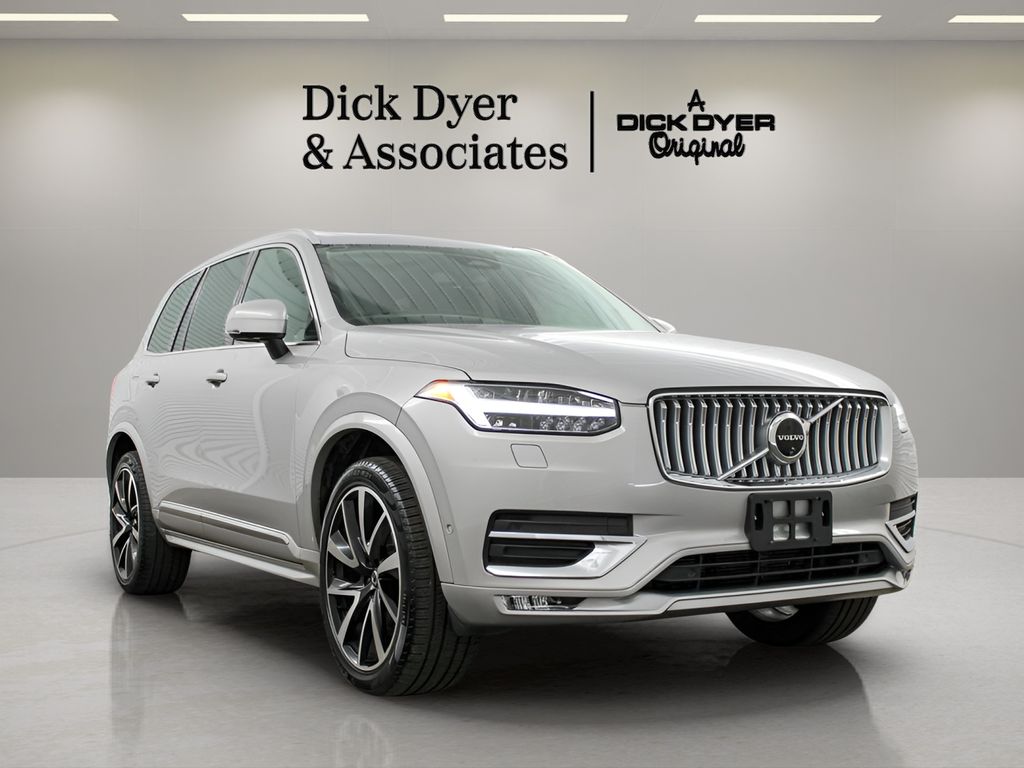 2024 Volvo XC90 B6 Plus 7-Seater Bright theme 4WD's photo