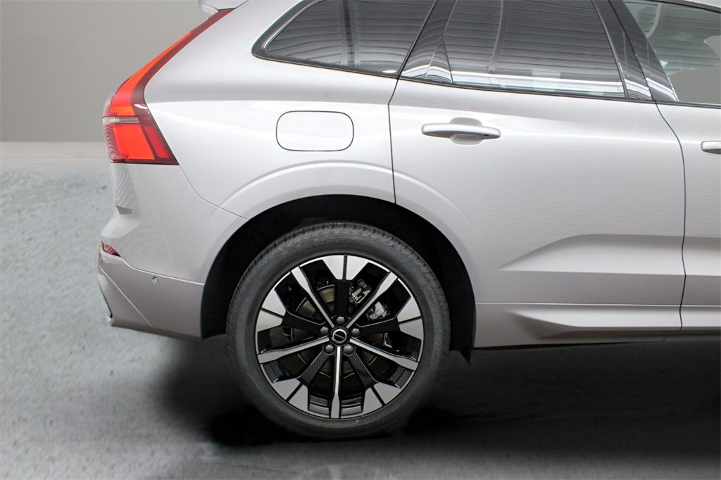 2026 Volvo XC60 Plus - Photo 34