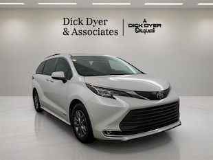 2021 Toyota Sienna XLE 8 Passenger Van