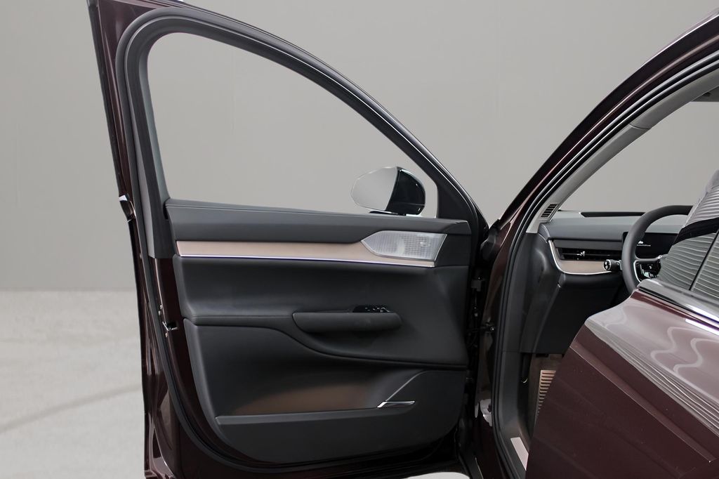2025 Volvo EX90 Ultra - Photo 12