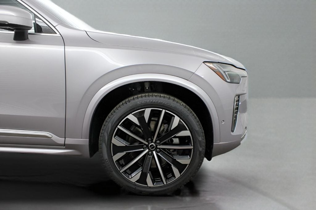 2026 Volvo XC90 Plus - Photo 32