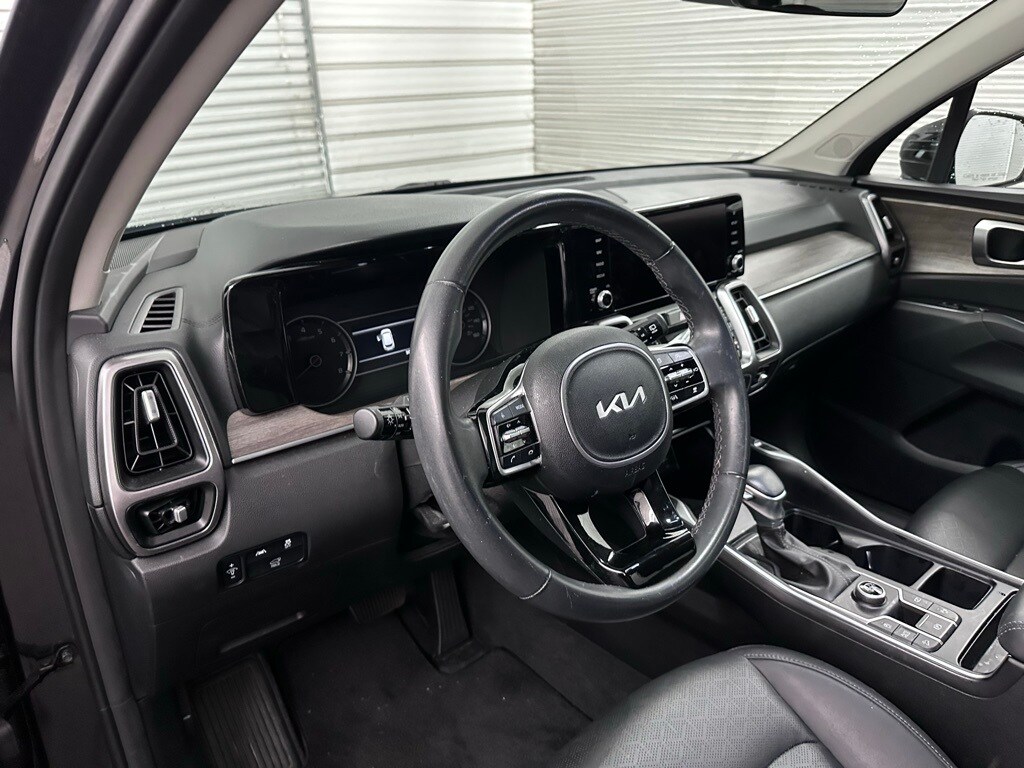 2023 Kia Sorento EX photo 2